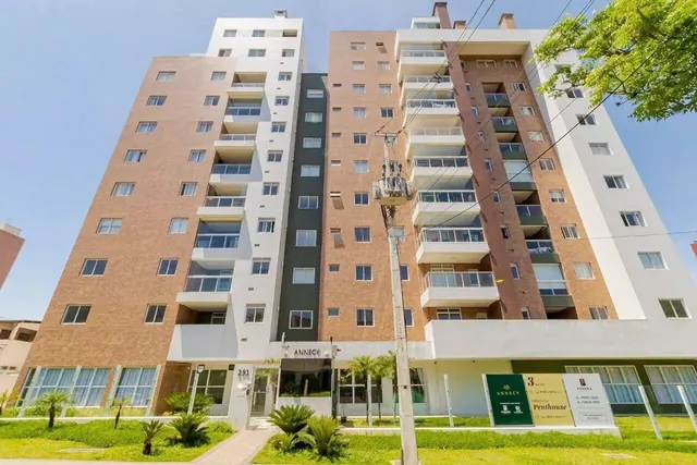 Fachada do Edifício Annecy, prédio residencial no bairro Mercês, em Curitiba