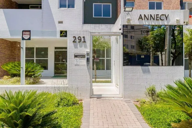 Entrada do Edifício Annecy na Alameda Princesa Izabel, 291, bairro Mercês, Curitiba